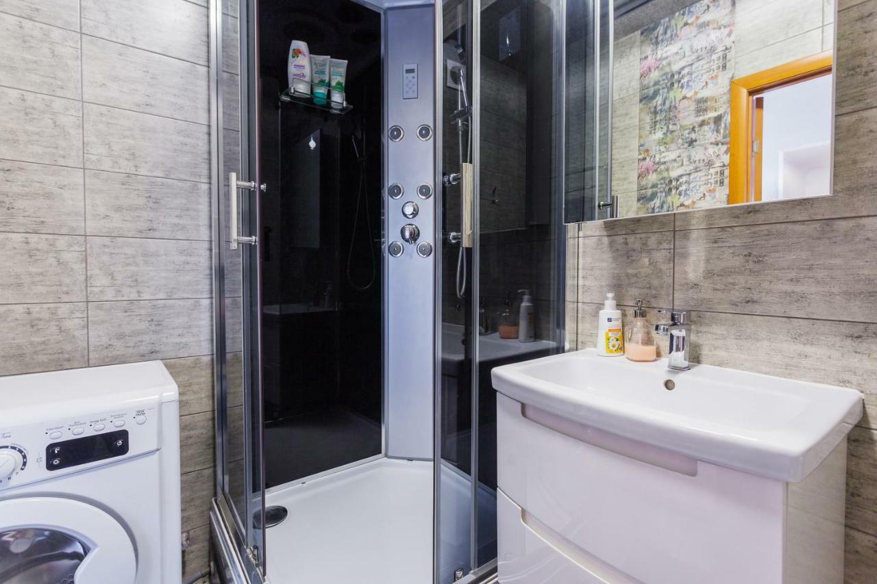 Family Apartments On Lomonosova 36A Kiev Esterno foto